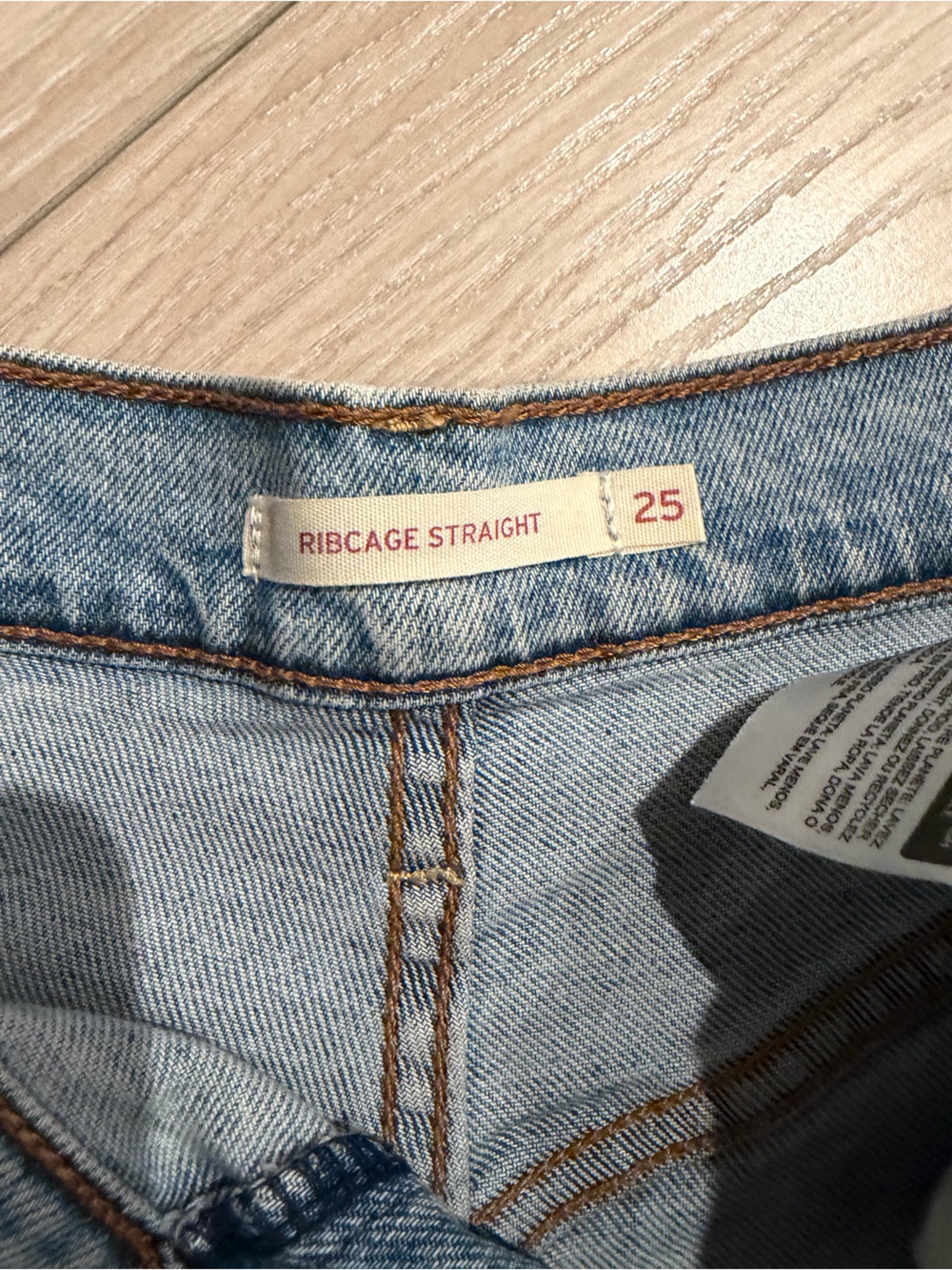 Levi’s Ribcage Straight Jeans - Picture 2 of 5